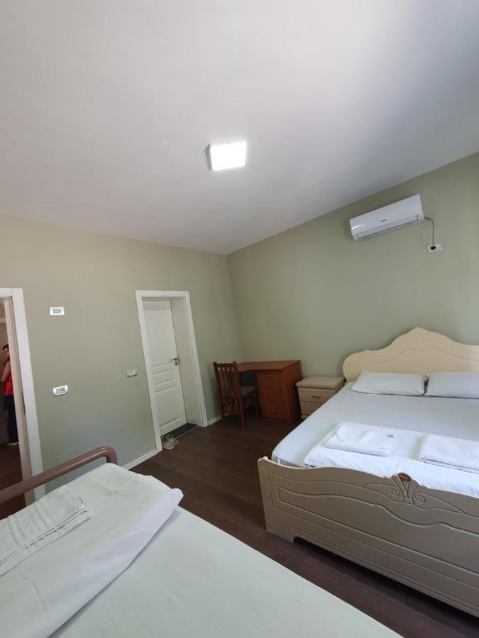 Klerichi Hotel Tiranë Phòng bức ảnh